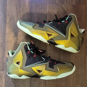 Nike LeBron XI "Kings Pride"